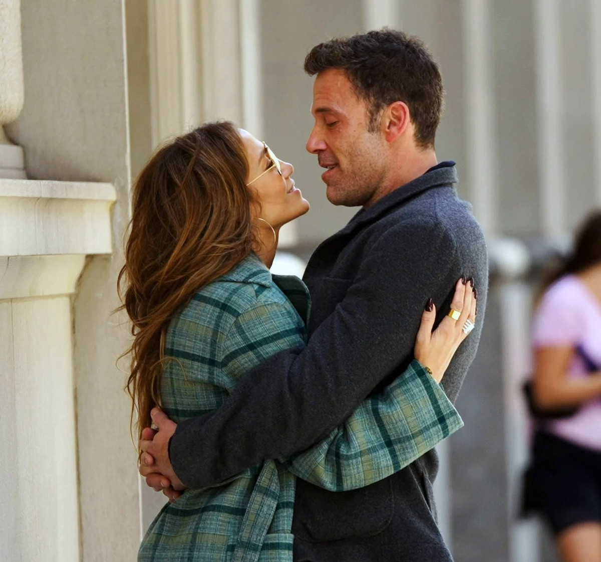 Sau chia tay, cả Lopez và Affleck đều tìm thấy hạnh phúc mới. Họ kết hôn, xây dựng tổ ấm riêng. Mãi cho đến năm 2021, khi đều đã trải qua những đổ vỡ tình cảm, họ tìm về với nhau và yêu lại từ đầu. Các tay paparazzi đã chụp được khoảnh khắc cặp Bennifer hôn nhau thắm thiết ngay trên phố New York hồi tháng 9 năm ngoái.