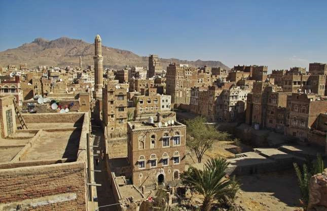  Thành phố cổ Sana'a, Yemen: Thủ đô Sana'a của Yemen là một trong những thành phố lâu đời và cao nhất thế giới. Nơi đây nổi tiếng với những tòa nhà nhiều tầng đặc biệt xây dựng bằng đất khô và được trang trí các hoa văn hình học. Thành phố đã chịu thiệt hại nghiêm trọng do tình trạng xung đột dân sự và các cuộc không kích.