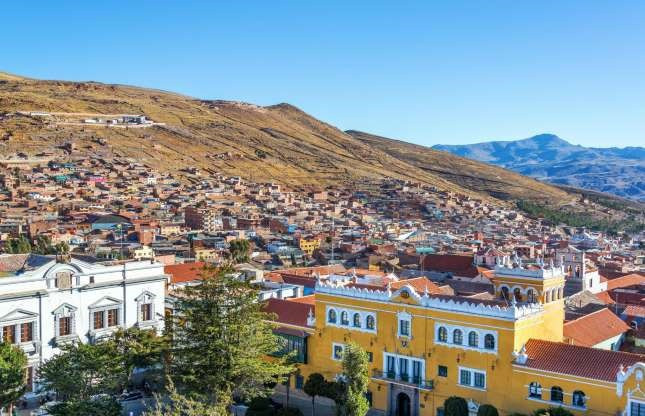  Potosí, Bolivia: Thành phố Potosí ở phía nam Bolivia từng được coi là khu phức hợp công nghiệp lớn nhất thế giới. Khu vực này mang đầy ý nghĩa khảo cổ học và nhiều di tích lịch sử. Một bộ phận ngọn núi đã sạt lở khiến cho các tòa nhà tuyệt đẹp của thành phố đang trong tình trạng nguy hiểm.