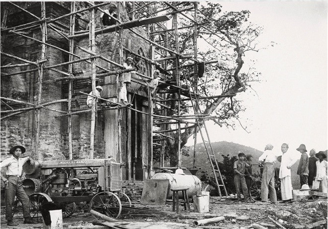 Tháp Chàm Po Nagar (khuyết niên đại, khuyết danh), tên gọi của thần nữ được thờ phượng, nằm trên một quả đồi nhỏ ở Nha Trang. Nơi đây được nhiều lần gia cố, trùng tu ngay từ đầu thế kỷ 20.