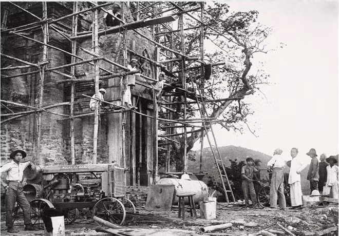 Tháp Chàm Po Nagar (khuyết niên đại, khuyết danh), tên gọi của thần nữ được thờ phượng, nằm trên một quả đồi nhỏ ở Nha Trang. Nơi đây được nhiều lần gia cố, trùng tu ngay từ đầu thế kỷ 20.