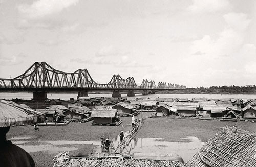 Kỷ niệm 120 năm thành lập Viện Viễn Đông Bác Cổ của Pháp (EFEO), NXB Văn hóa - Văn nghệ TP.HCM và Viện Viễn Đông Bác Cổ Pháp tại Việt Nam thực hiện cuốn “Ký ức Đông Dương: Việt Nam - Campuchia - Lào”, ấn hành vào đầu tháng 7. Cuốn sách giới thiệu lịch sử hình thành và phát triển của Viện Viễn Đông Bác Cổ qua các giai đoạn lịch sử, và những tư liệu, hình ảnh quý phản ánh tự nhiên, xã hội, di sản văn hóa, con người… của Đông Dương, trong đó có nhiều bức ảnh quý hiếm về Việt Nam nửa đầu thế kỷ 20.