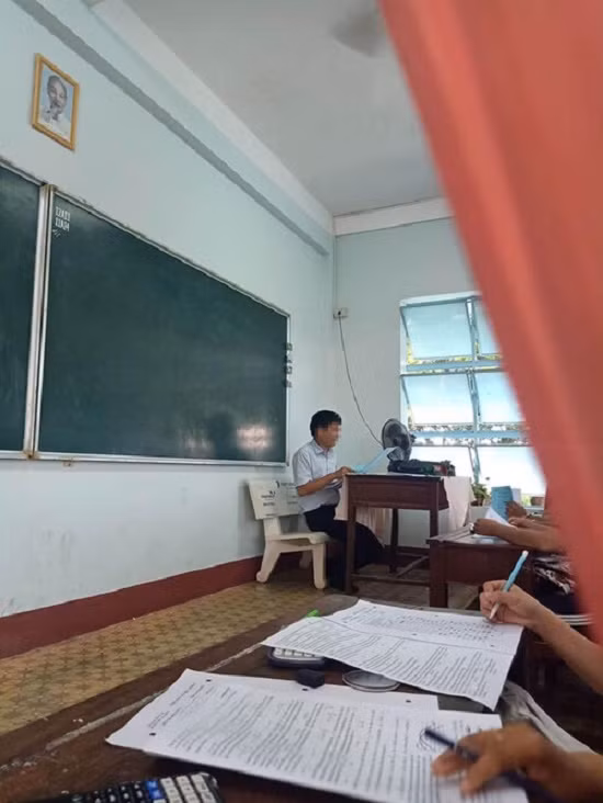 Thay giao say sua giang bai nhung bi soi “thu dac biet kho ngo”-Hinh-2