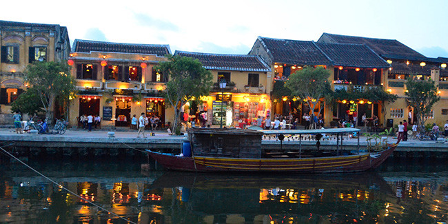  Hội An, Việt Nam: Di sản Thế giới được UNESCO công nhận này từng là một hải cảng lớn. Phố cổ Hội An là một ví dụ đặc biệt được bảo tồn tốt của một thương cảng Đông Nam Á có niên đại từ thế kỷ 15 đến thế kỷ 19 với các tòa nhà và quy hoạch đường phố phản ánh ảnh hưởng của cả bản địa và nước ngoài.