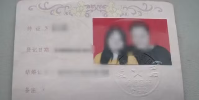 Vo co diem bat thuong, nguoi dan ong “chet lang” khi biet tuoi-Hinh-2