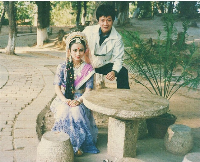 Diễn viên Dương Bân chụp ảnh với Lý Linh Ngọc (đóng Ngọc thố và công chúa Thiên Trúc).