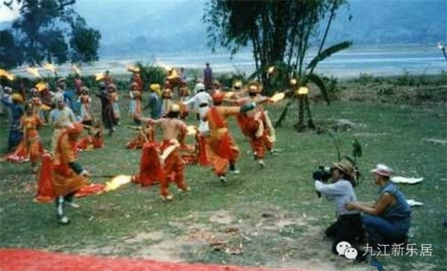 Hậu trường màn múa hát của Ngọc thố tinh, tập Thiên Trúc thâu Ngọc thố.