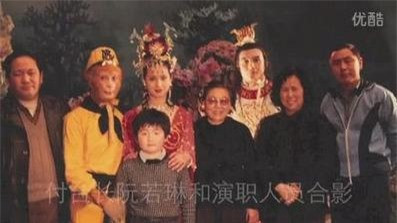 Đạo diễn, "Tiểu Bạch Long", "Vạn Thánh công chúa"... chụp ảnh giao lưu.