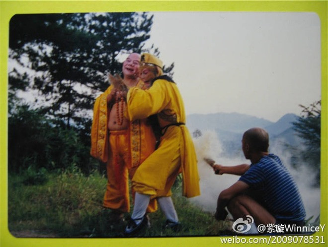 Hậu trường tập Ngộ nhập Tiểu lôi âm, Di Lặc phật (Thiết Ngưu) và Tôn Ngộ Không.