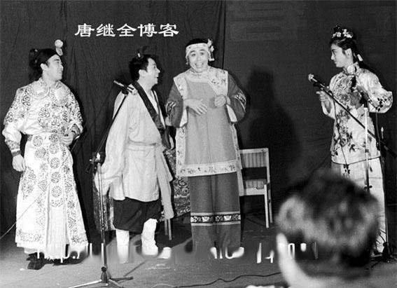 Mã Đức Hoa và Lý Linh Ngọc (Ngọc thố tinh) diễn hài.