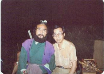 Sa Tăng (Diêm Hoài Lễ) chụp ảnh với nhạc sĩ Hứa Kính Thanh.