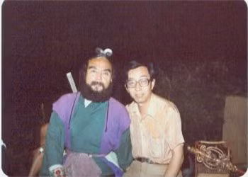 Sa Tăng (Diêm Hoài Lễ) chụp ảnh với nhạc sĩ Hứa Kính Thanh.