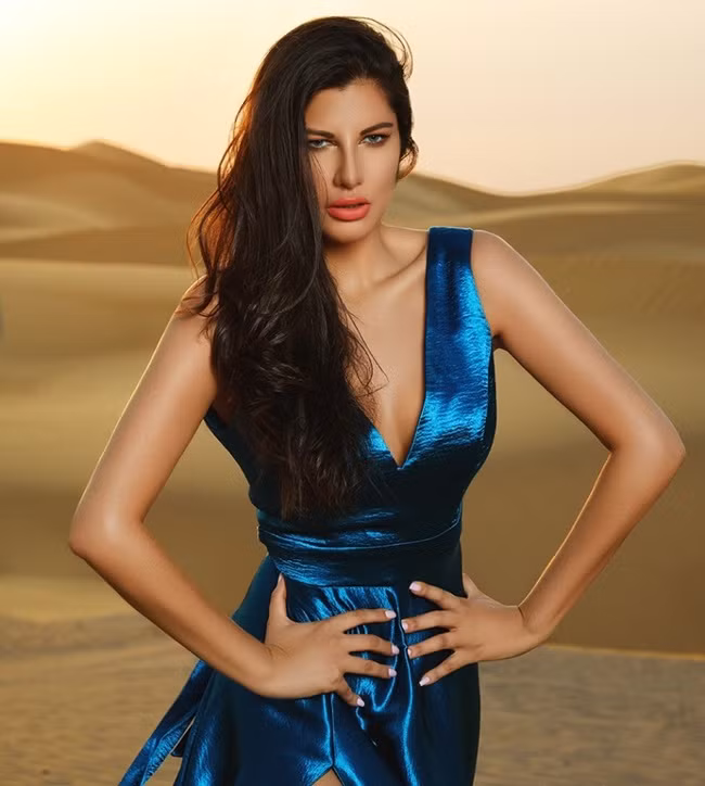 Cô chia sẻ trên DailyStar: "Tôi thích kết quả của cuộc dao kéo. Đó là giá trị thực sự của phẫu thuật thẩm mỹ khi bạn cảm thấy hài lòng”. Ảnh: Harper's Bazaar