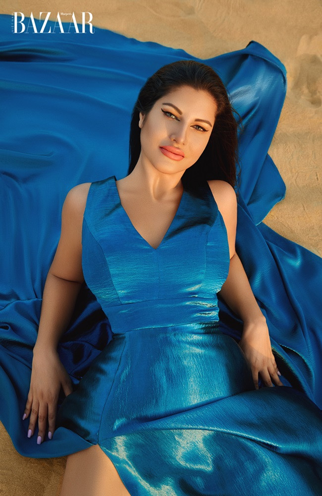 Dora Rodriguez hiện thu hút sự quan tâm trong cộng đồng mạng khi làm phẫu thuật hút mỡ và định hình ngực để sở hữu vòng eo nhỏ. Cô cho rằng thân hình của mình giống búp bê Barbie.