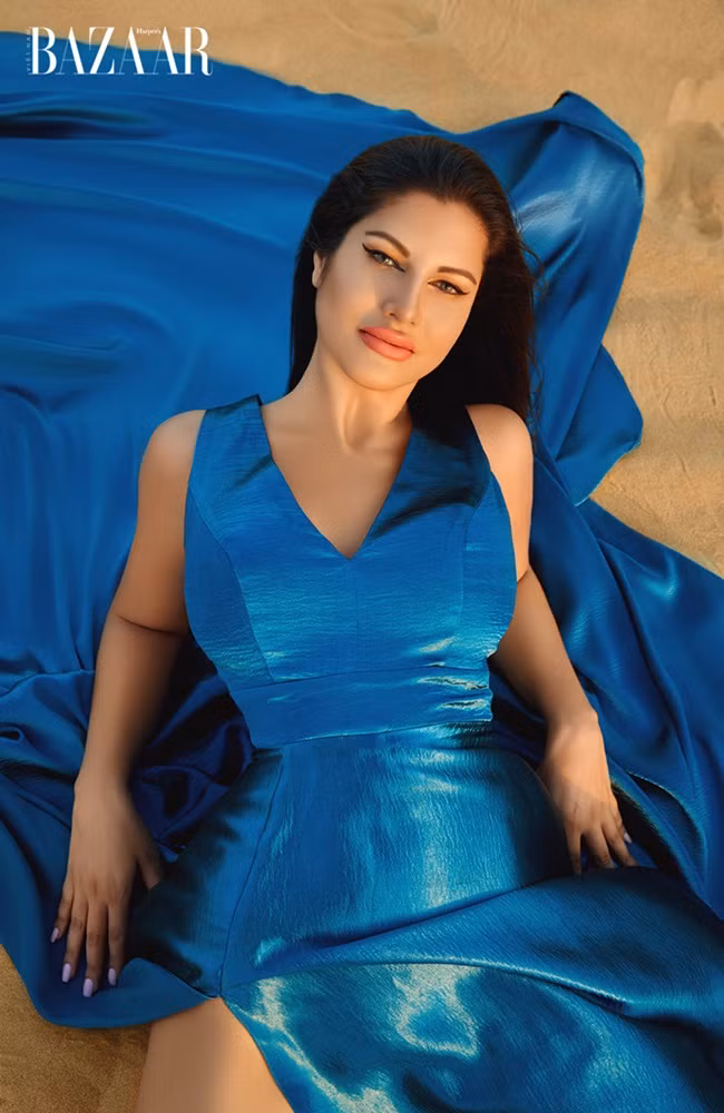 Dora Rodriguez hiện thu hút sự quan tâm trong cộng đồng mạng khi làm phẫu thuật hút mỡ và định hình ngực để sở hữu vòng eo nhỏ. Cô cho rằng thân hình của mình giống búp bê Barbie.