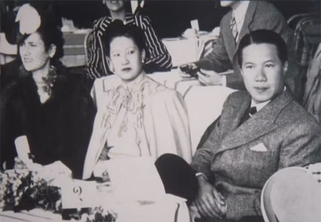 br/> Nam Phương Hoàng Hậu tên thật Nguyễn Hữu Thị Lan, 1914 tại Huyện Kiến Hòa, Tỉnh Định Tường (Nay là Xã Gò Công,Tỉnh Tiền Giang), xuất thân trong một gia đình trí thức Tây học giàu có bậc nhất nước Việt Nam những năm đầu của thế kỷ 20. Từ nhỏ, bà cùng chị đã được cha mẹ cưng chiều hết mực, có cuộc sống sung sướng an nhàn, trải qua tuổi hoa niên êm đẹp với đầy đủ vật chất và tinh thần. Năm 12 tuổi bà được gia đình gởi đi Pháp du học tại trường nữ danh tiếng ở Paris thời bấy giờ là Couvent des Oiseaux. Sau khi tốt nghiệp phổ thông, bà trở về Việt Nam và gặp được Vua Bảo Đại trong một cuộc yến tiệc tại khách sạn La Palace nổi tiếng của Đà Lạt.