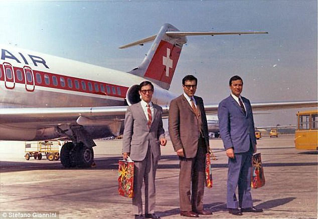 Những ông bố doanh nhân lịch lãm vận comple những năm 1960.