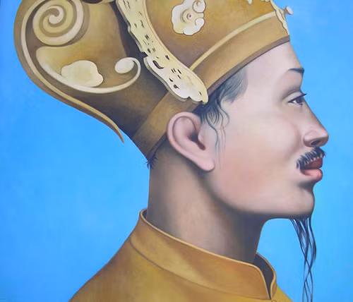 Tự Đức là vị vua thứ tư của triều đại nhà Nguyễn, trị vì từ năm 1847-1883. Vì mắc bệnh quai bị từ nhỏ, cơ thể gầy yếu, dù có tới 300 bà vợ, phi tần nhưng lại chẳng có nổi mụn con nào.