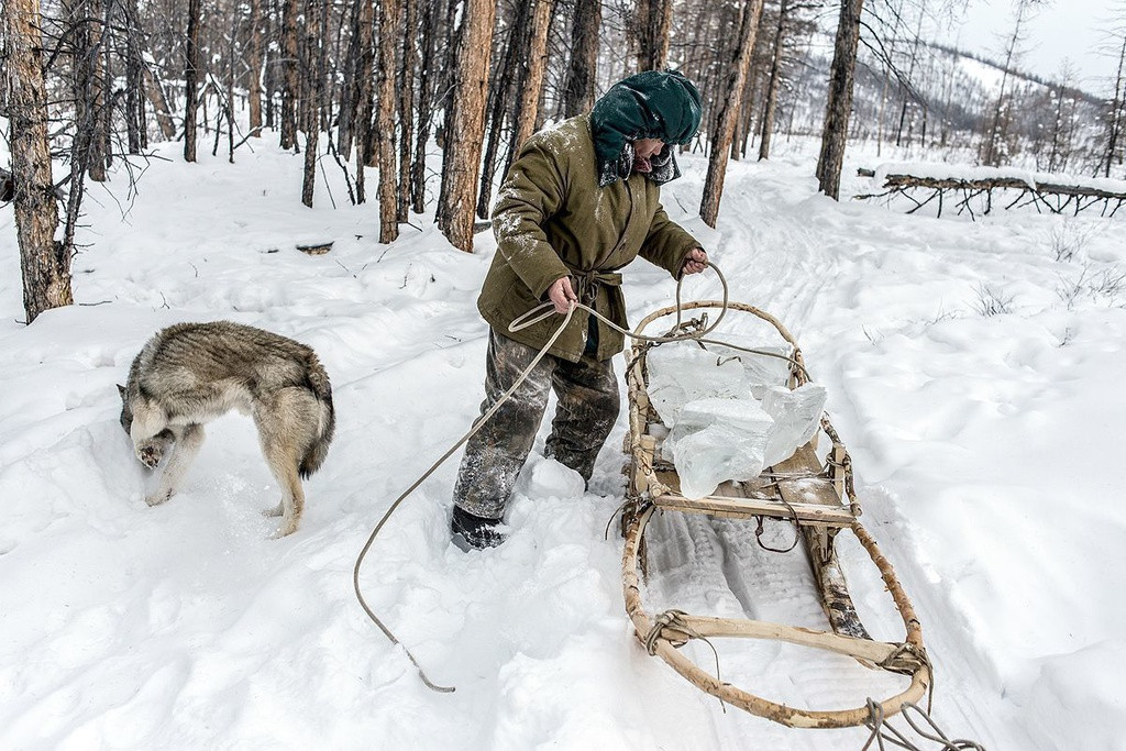 Ngôi làng Oymyakon tại Yakutia (phía đông bắc nước Nga) trở thành nơi lạnh nhất thế giới bởi nhiệt độ trung bình có thể lên tới âm 50 độ C. Nhiệt độ thấp nhất từng được ghi nhận ở đây là âm 71,2 độ C.