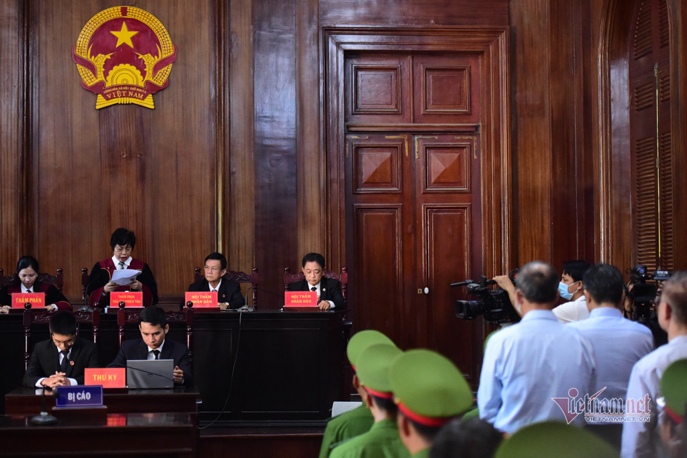 Sau 4 ngày xét xử, TAND TP.HCM đưa ra phán quyết đối với ông Nguyễn Thành Tài và 4 bị cáo về tội vi phạm quy định về quản lý, sử dụng tài sản Nhà nước gây thất thoát, lãng phí