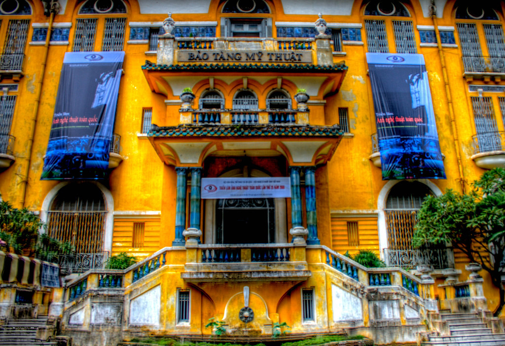 Nét kiến trúc độc đáo ở mặt tiền tòa nhà, với phong cách chủ đạo là Art-Deco. Ảnh: Gilles Marcil / Flickr.