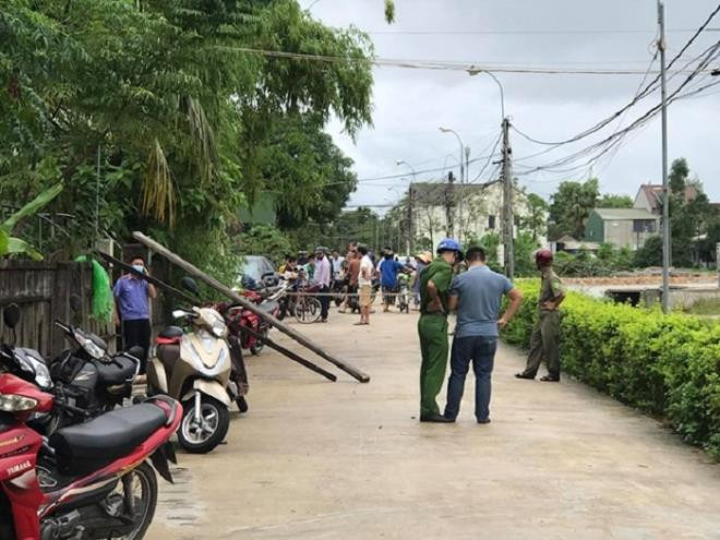 Ba me con o Ha Tinh bi truy sat luc giua trua