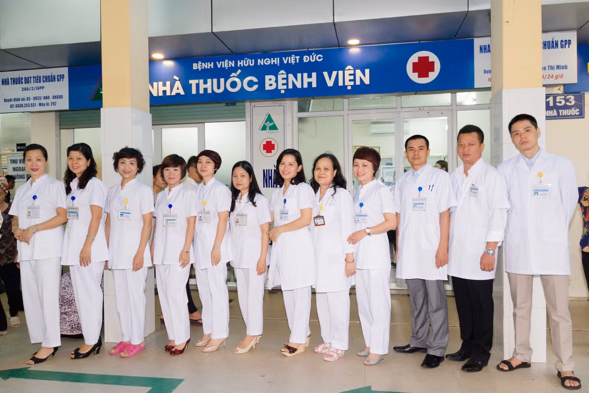 Ngày nay, Bệnh viện Việt Đức là bệnh viện chuyên khoa đặc biệt, tuyến cao nhất của ngành Ngoại khoa ở miền Bắc. Bệnh viện có 08 phòng chức năng, 18 khoa lâm sàng, 09 khoa cận lâm sàng và 01 đơn vị trực thuộc cùng với 05 bộ môn của Trường Đại học Y Hà Nội đặt tại bệnh viện. Ảnh: Bệnh viện Việt Đức.