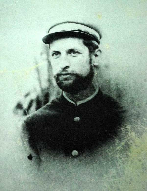 Ngoài những đóng góp cho ngành y, Alexandre Yersin cũng là một nhà thám hiểm cừ khôi. Ông đã vạch ra một con đường bộ từ xứ Trung Kỳ sang Campuchia, và được tôn vinh như người sáng lập thành phố Đà Lạt khi khám phá ra Cao nguyên Lâm Viên năm 1893.