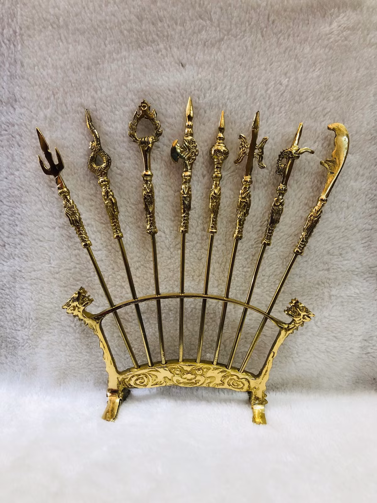 Kích là loại binh khí có hình dáng giống như chấp, nhưng chỉ có một mũi phụ ngắn.