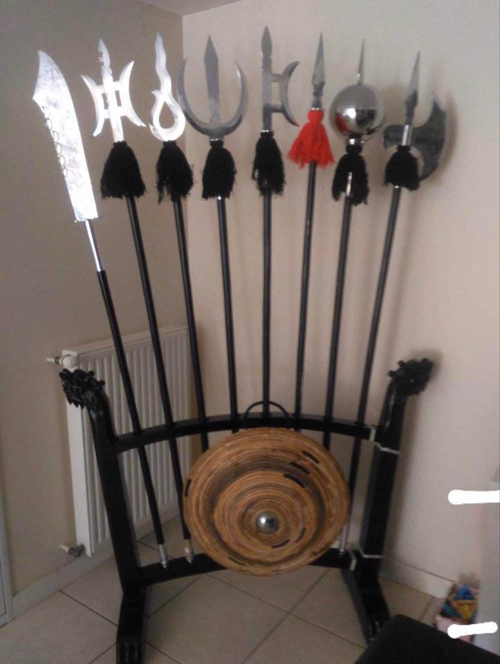 Thương là loại binh khí có cán dài, mũi thương nhọn, sắc, thuôn, dùng để đâm.