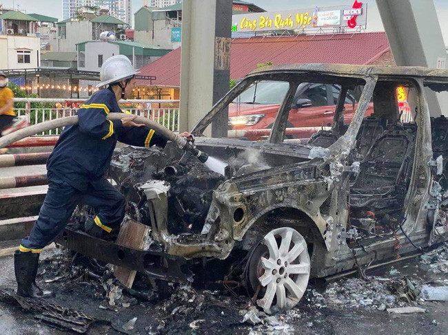 Danh tinh tai xe thoat chet trong vu chay xe Range Rover tren cau Chuong Duong-Hinh-2