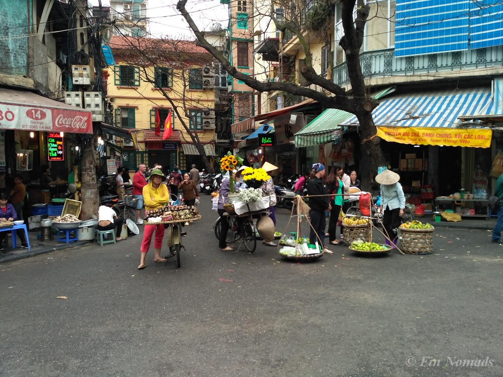 Chợ cóc trên phố Gia Ngư. Ảnh: Fin Nomads