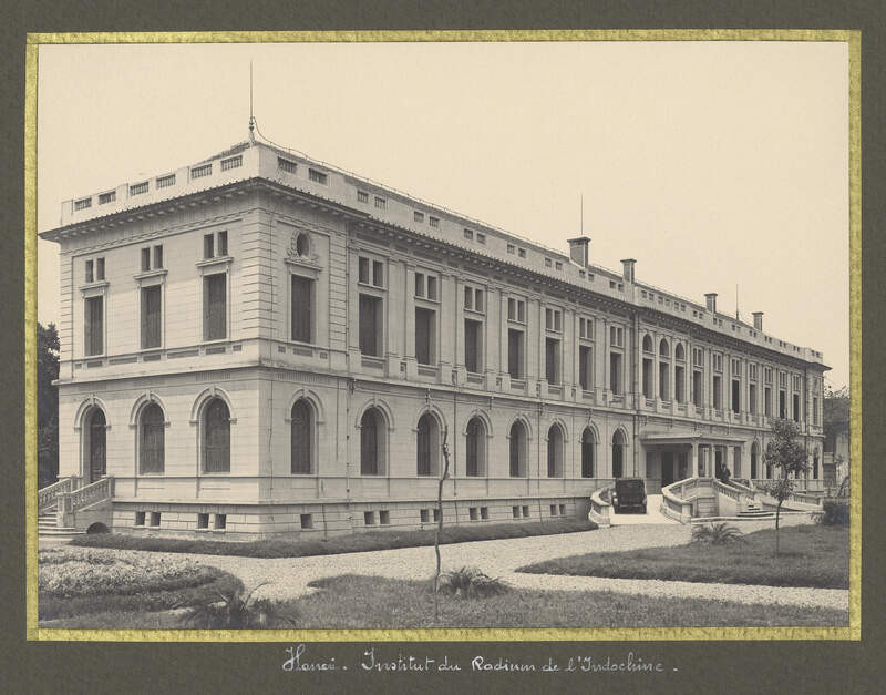 Tòa nhà chính của Viện Radium năm 1951 - tiền thân của Bệnh viện K ngày nay. Tòa nhà hiện nằm tại Cơ sở 1 của Bệnh viện K ở số 43 Quán Sứ/ 9A-9B Phan Chu Trinh, Hà Nội. Ảnh: Bunum.univ-cotedazur.fr.