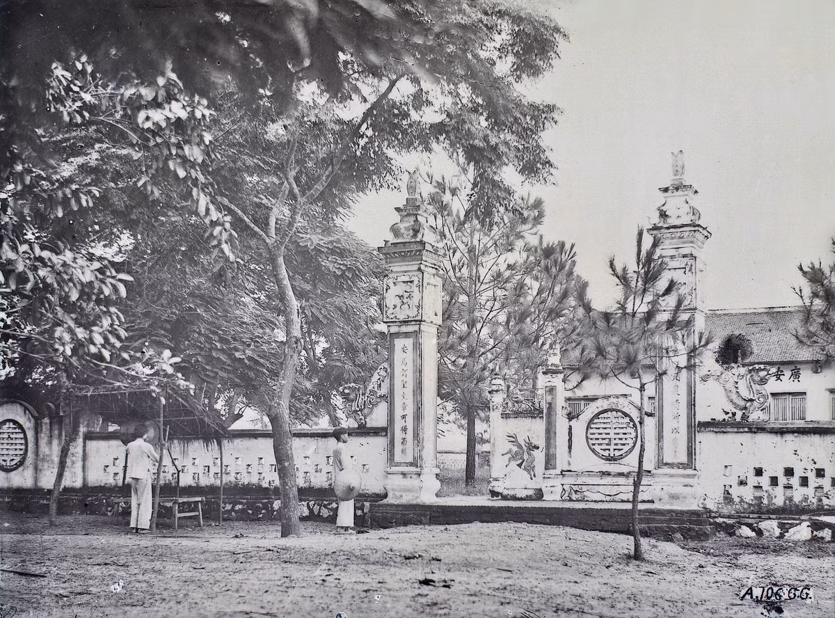 Văn miếu Quảng Yên, khu vực này hiện thuộc sự quản lý của Sư đoàn 395, phường Cộng Hòa, thị xã Quảng Yên.