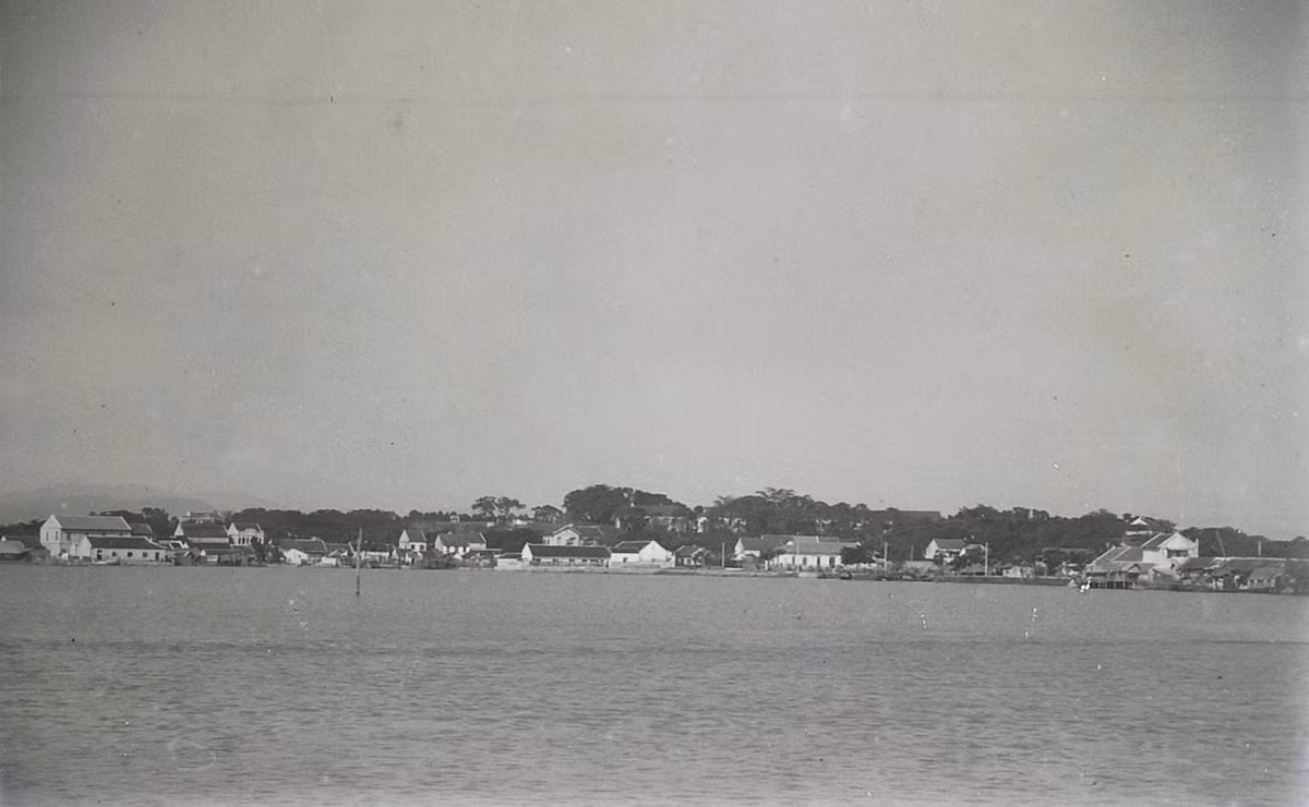 Phong cảnh trên đường từ Quảng Yên đi Hòn Gai.