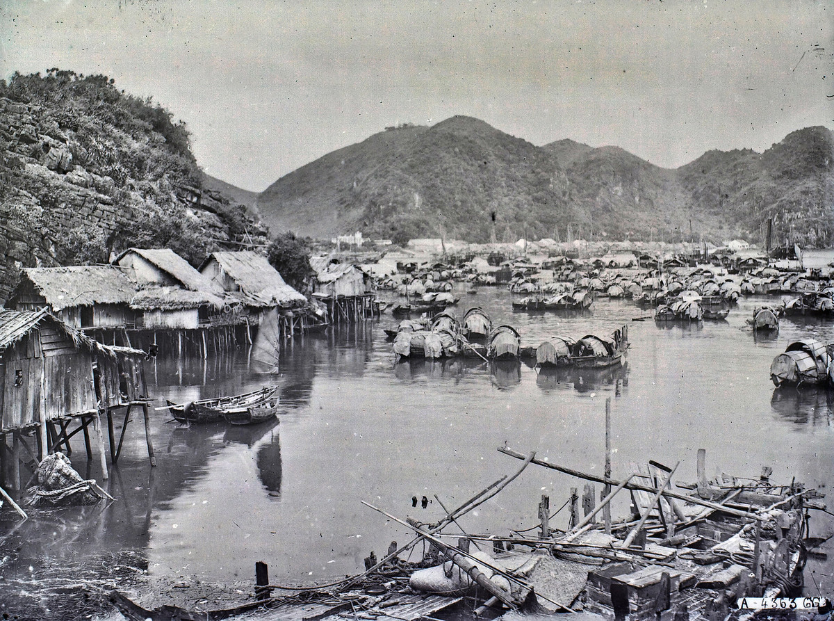 Khu làng nổi thuộc địa phận Quảng Yên, gần vịnh Hạ Long, 1927.