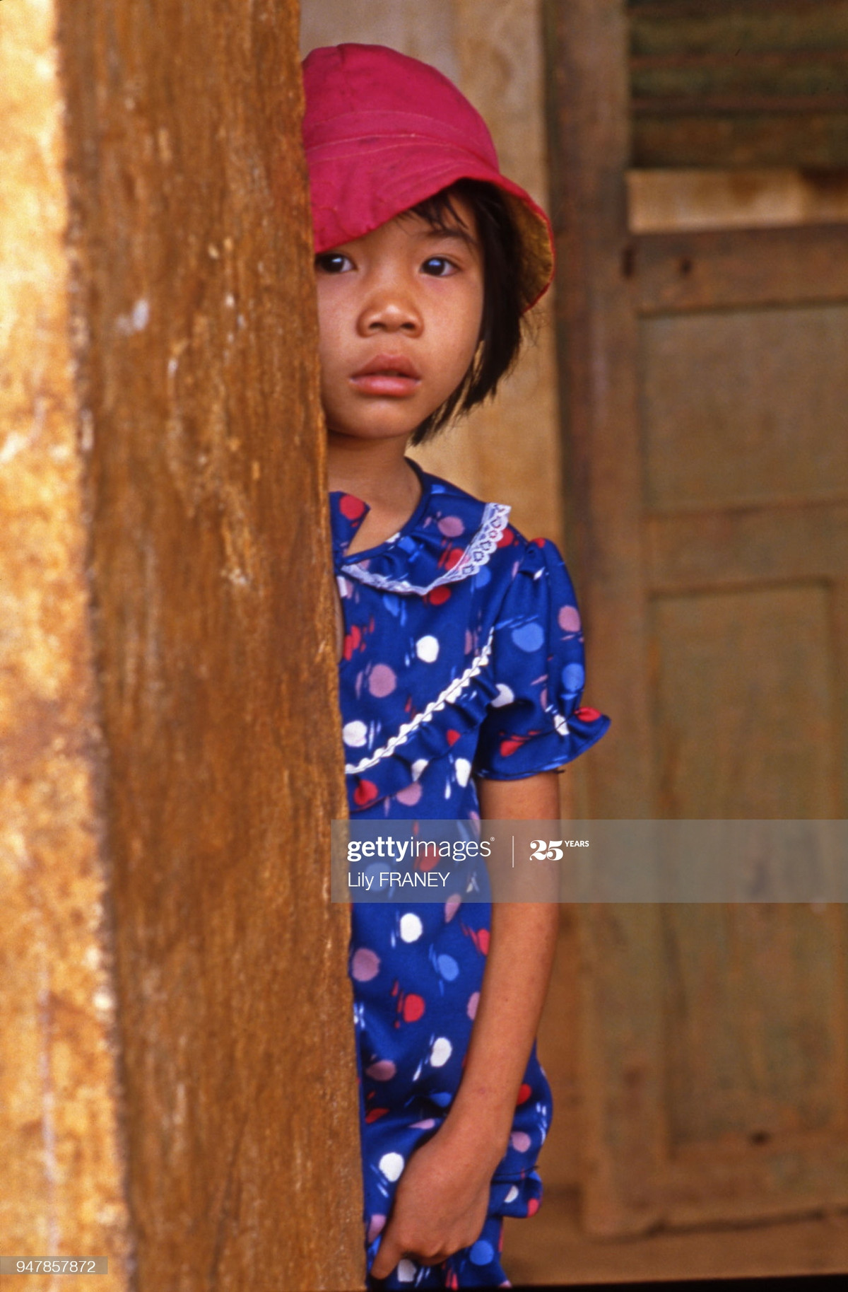 Chân dung một bé gái Sài Gòn. Mời quý độc giả xem video: Săn hàng độc tại chợ “đồng nát” Sài Gòn. Nguồn: VTC1.