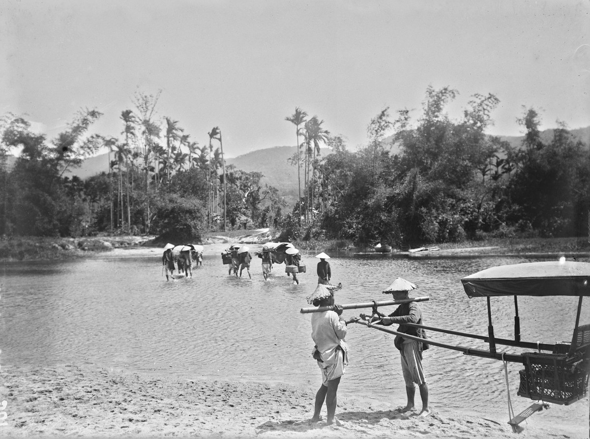 Khung cảnh tại vũng Hào Sơn, phía Bắc đèo Cả.