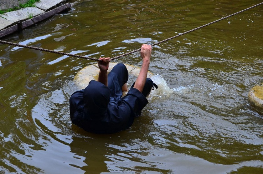 Vô số người đã cố gắng sử dụng Mizugumo như chiếc dép đi trên nước nhưng chưa có ai thành công. Và chuyện ninja lướt băng băng trên nước bằng Mizugumo chỉ là chuyện trên phim ảnh.