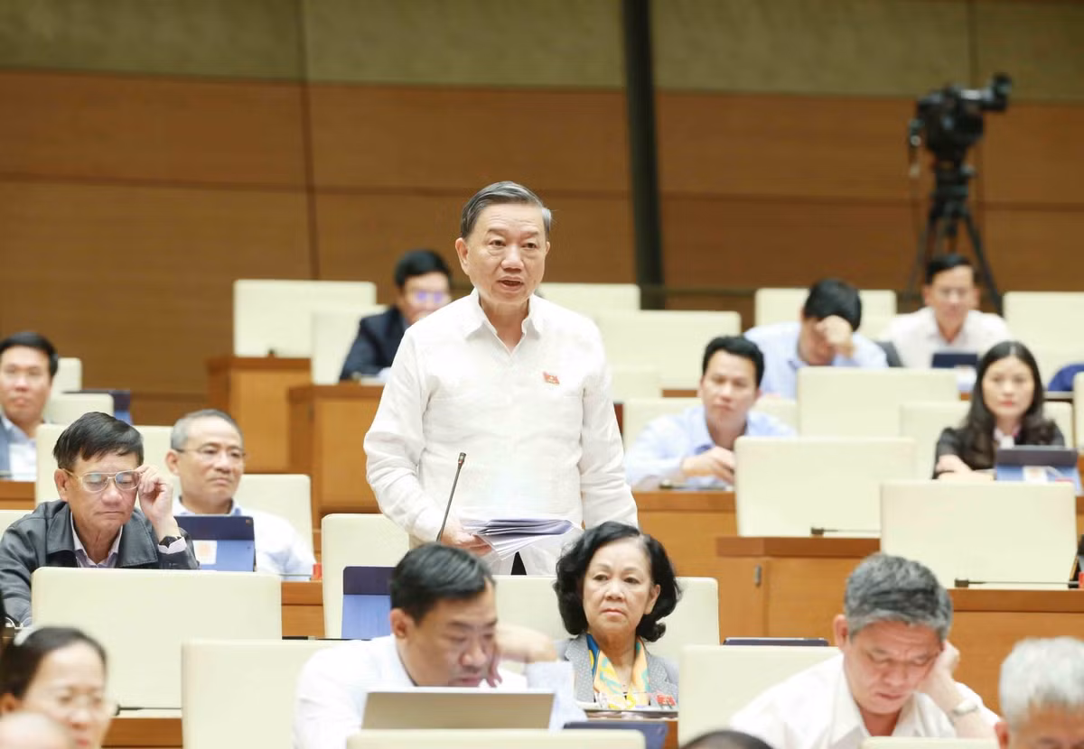 Dai tuong To Lam: Se xu ly hinh su nhung nguoi su dung giay to gia