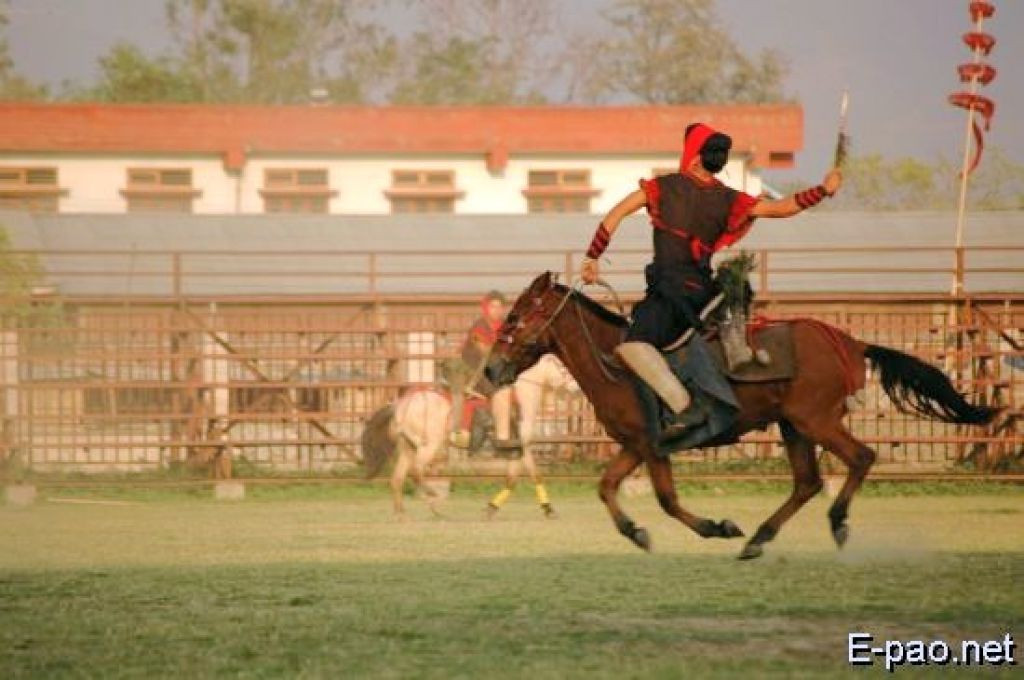 Trong cộng đồng cư dân Meitei, việc sử dụng thành thạo arambai được coi là một phẩm chất của bậc nam nhi, và những người có kỹ năng điêu luyện rất được xã hội coi trọng.