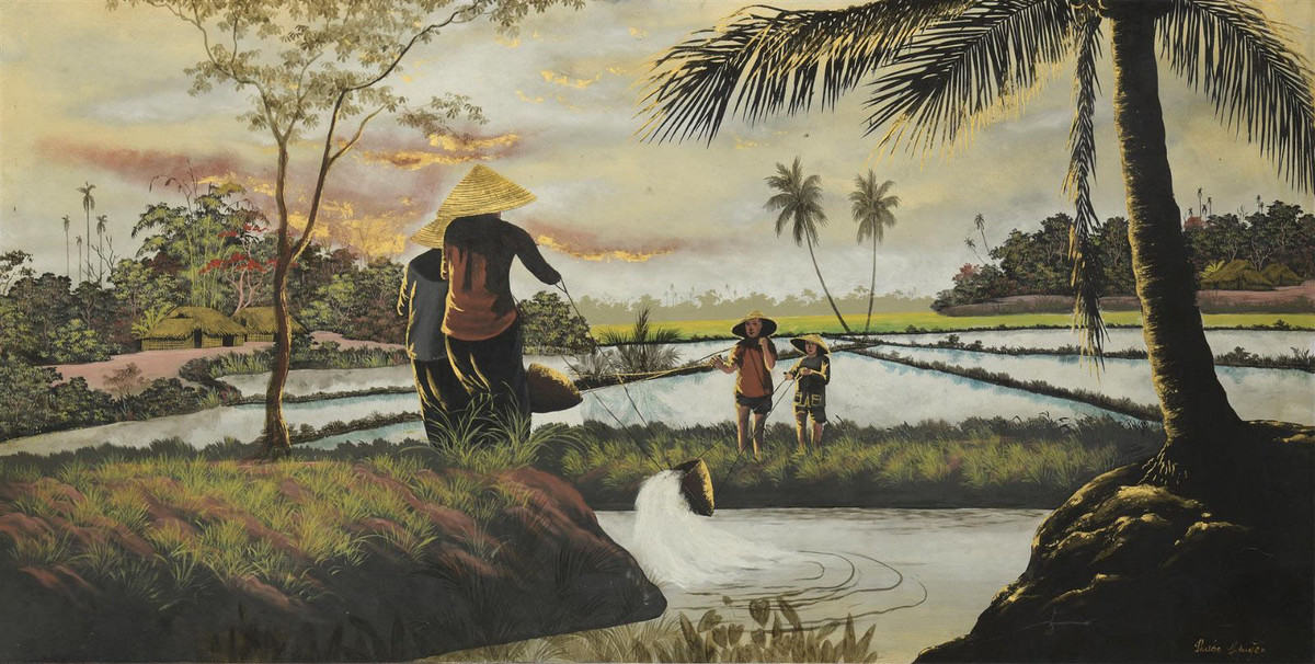 Tát nước bằng gàu dây. Tranh của Phuoc Nguyen, chất liệu sơn mài, kích thước 61 x 122 cm. Ảnh: Lyndatrouve.com.