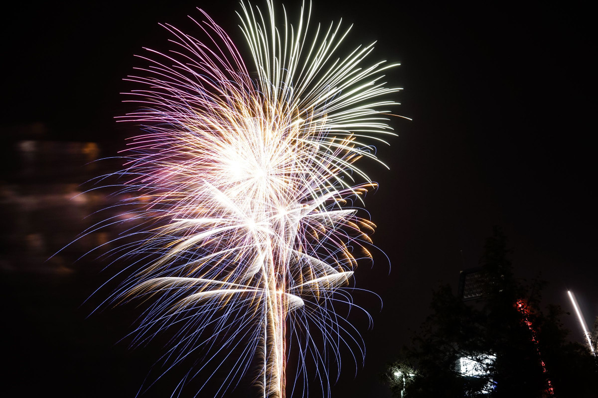 Kể từ đó, pháo hoa đã liên tục được cải thiện dựa trên những thành tựu khoa học mới, để chúng ta có thể chiêm ngưỡng những màn trình diễn trên bầu trời mãn nhãn như ngày nay...