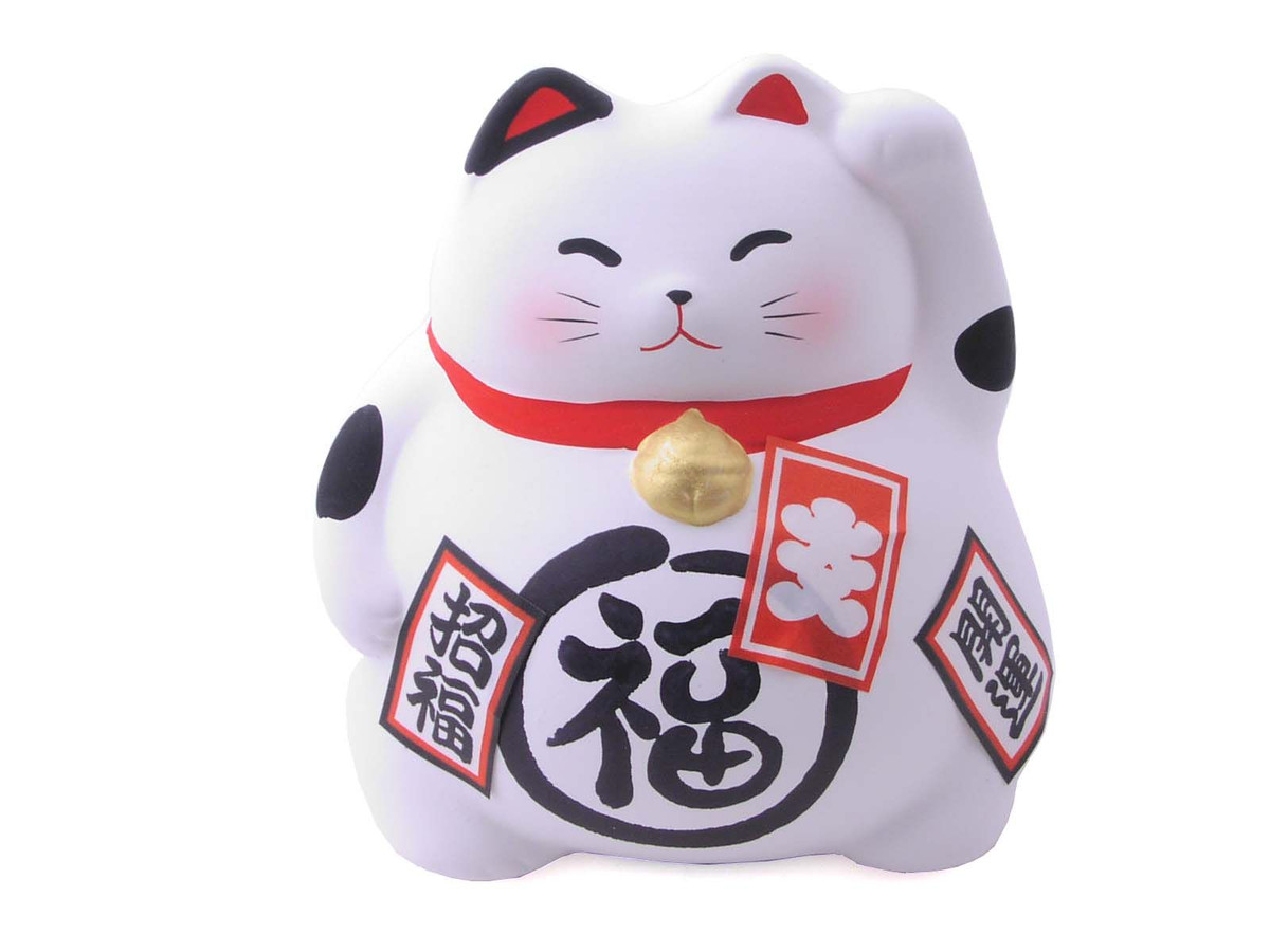 Nguồn gốc của Maneki-Neko được biết đến qua giai thoại về một ngôi đền có tên là Gotokuji. Theo đó, vào khoảng thế kỷ 17, có một thầy tu nghèo sống trong ngôi đền nhỏ ở Edo (Tokyo). Dù cuộc sống khá khổ sở, ông vẫn chia sẻ phần ăn cho chú mèo cưng tên Tama.