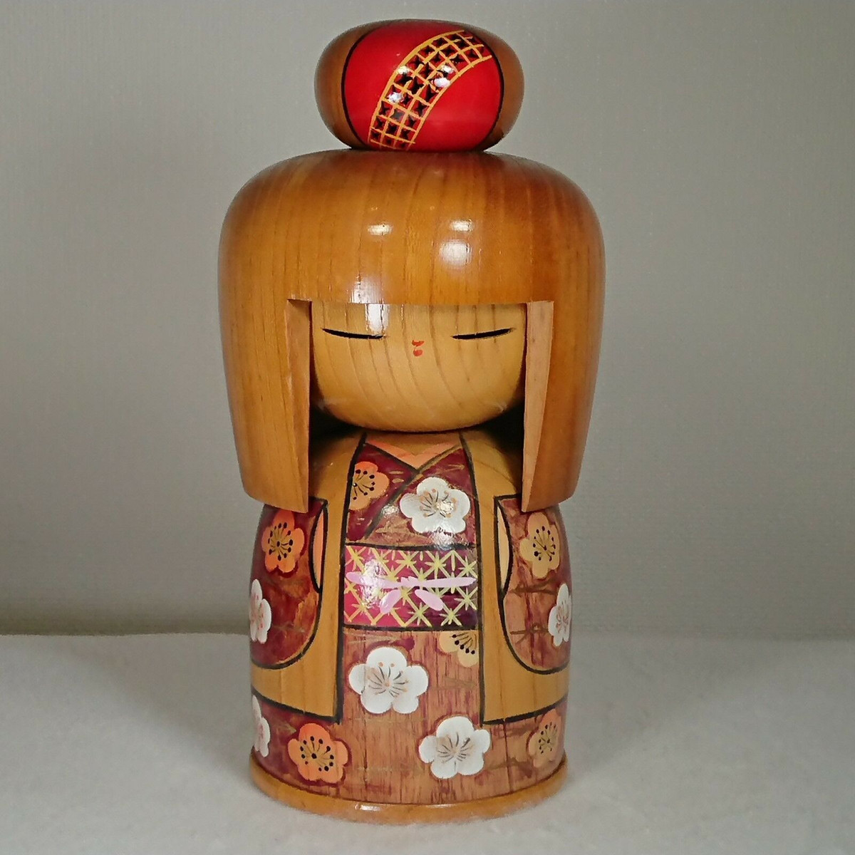 Ngày nay, sức hút của búp bê Kokeshi đã vượt khỏi Nhật Bản để trở thành một biểu tượng văn hóa nổi tiếng thế giới. Đây cũng là một trong những món quà lưu niệm mà khách quốc tế ưa chuộng nhất khi ghé thăm nước Nhật...