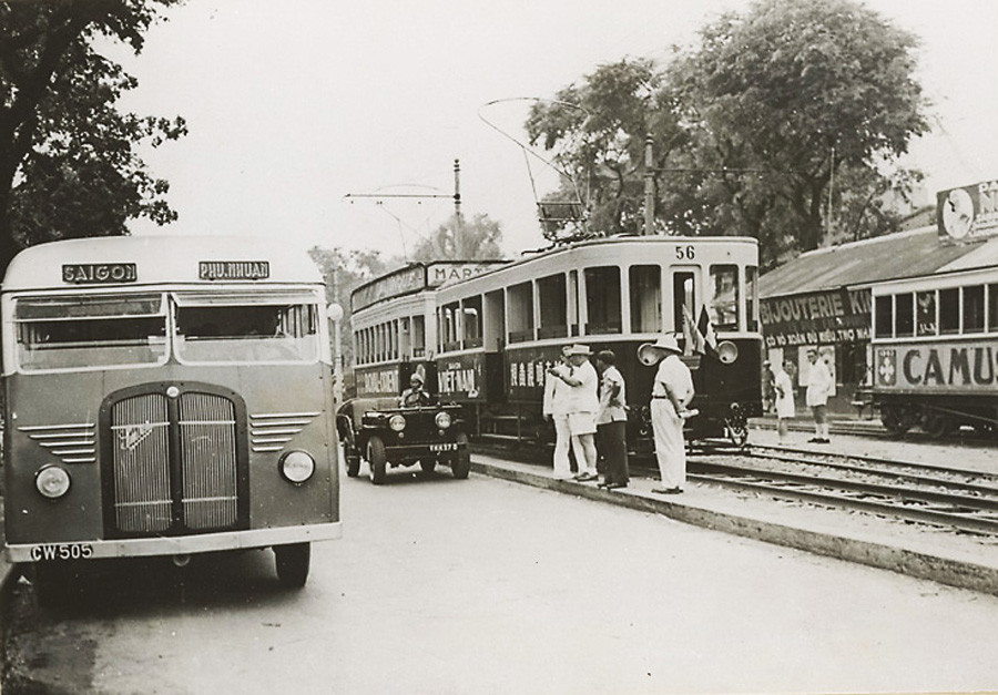 Năm 1925, số công ty giao thông công cộng ở xứ Nam Kỳ tăng lên thành 513 công ty và 1.075 xe.