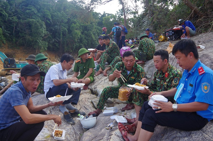 Tiep tuc no luc tim kiem 11 nan nhan con lai tai Rao Trang 3-Hinh-3