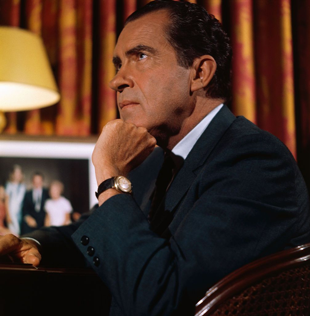 Năm 1960, ông Nixon tham gia tranh cử Tổng thống và bị John Kennedy đánh bại. 8 năm sau, ông lại tham gia tranh cử, và lần này giành chiến thắng trước Hubert Humphrey, một phó tổng thống sắp mãn nhiệm, để trở thành Tổng thống thứ 37 của Mỹ.