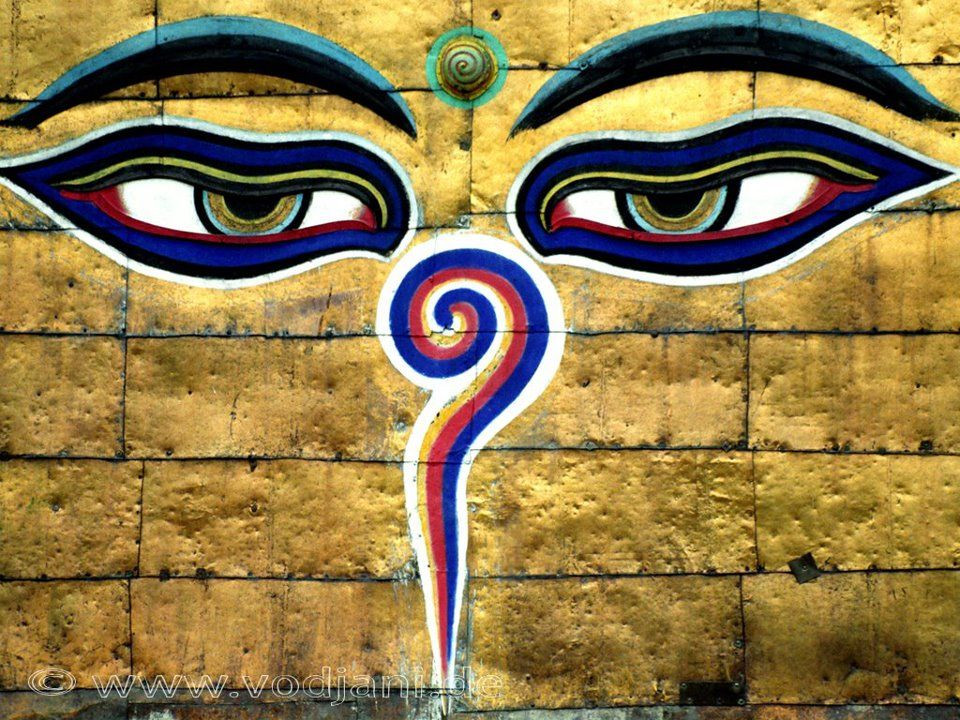 Đối với các cư dân theo đạo Phật sống trên dãy Himalaya, đôi mắt huyền bí chính là biểu tượng cho sự hiện diện của Đức Phật. Có ba phần phân biệt làm nên biểu tượng này: Một đôi mắt lớn với lông mày dài phía trên, một dấu chấm xoăn nhỏ giữa hai lông mày và chiếc mũi hình dấu hỏi.