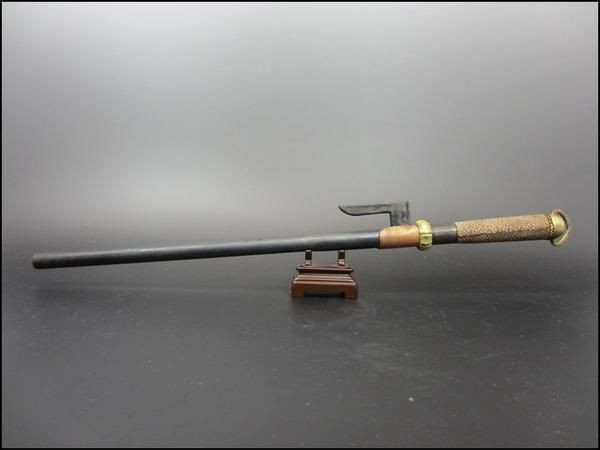 Trong tiếng Nhật, tên gọi Jitte nghĩa là mười cánh tay (Thập thủ), vì đây là thứ vũ khí ngắn, chuyển động đặc biệt linh hoạt và được ca ngợi là ảo diệu hơn cả 10 cánh tay.